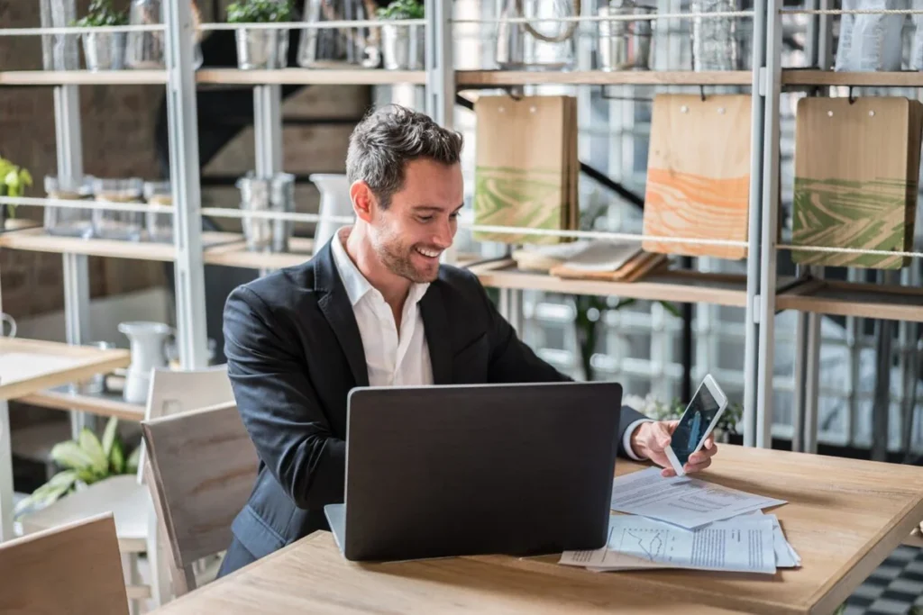 Businessmananalyzingprocesses-1215x810-1-1024x683